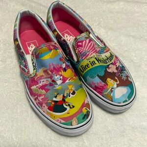 Alice in wonderland Disney vans size 7